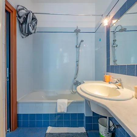 Apartment Xenia - Two-room With Terrace In Fondazione Prada